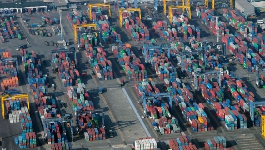 Port Container