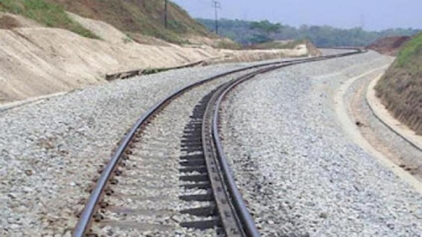 rel-kereta-api-makassar-parepare