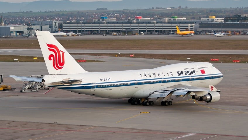 Air_China_B747-4J6_take-off