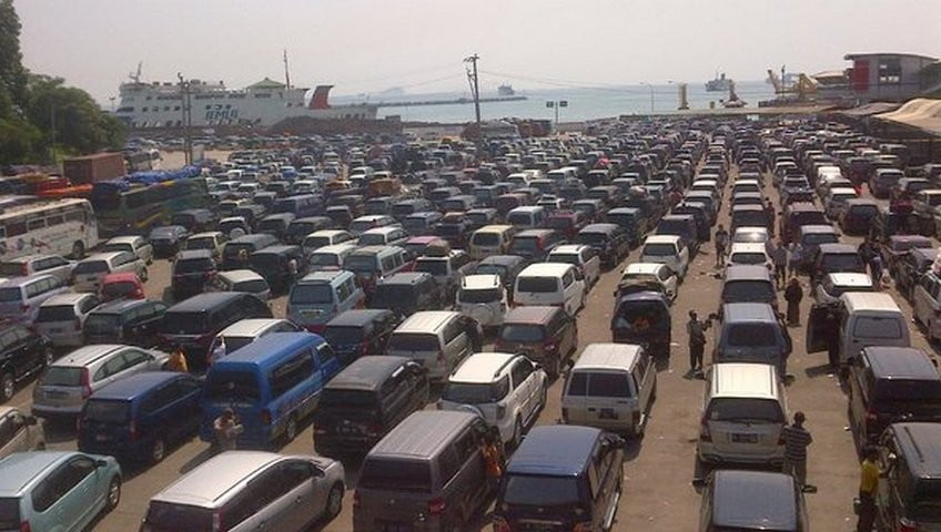 antrean-pemudik-di-pelabuhan-gilimanuk