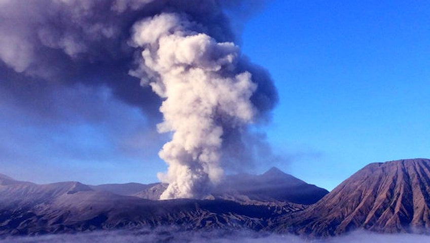 Antisipasi Abu Bromo, Penerbangan Garuda Dialihkan ke Juanda