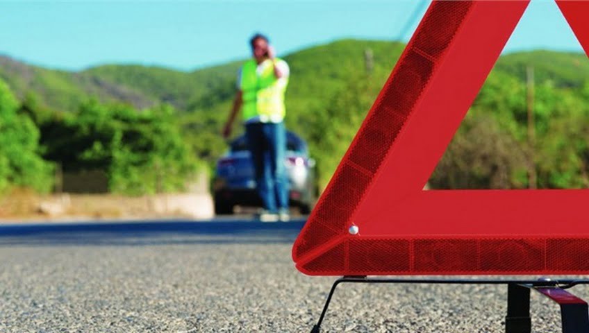 Tips Aman Mengatasi Mobil Mogok di Jalan
