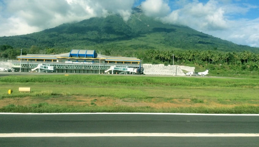 Aktivitas Gamalama Turun, Bandara Ternate Dibuka Kembali