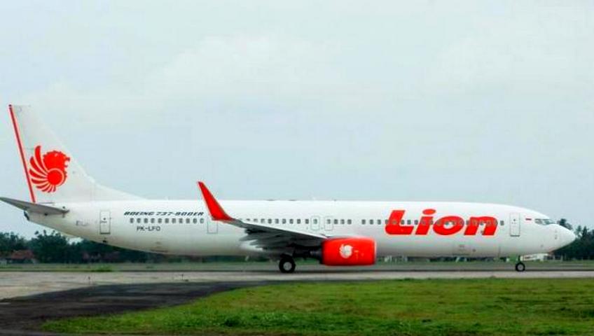mesin-mati-lion-air-mendarat-darurat-di-bandara-sultan-hasanuddin