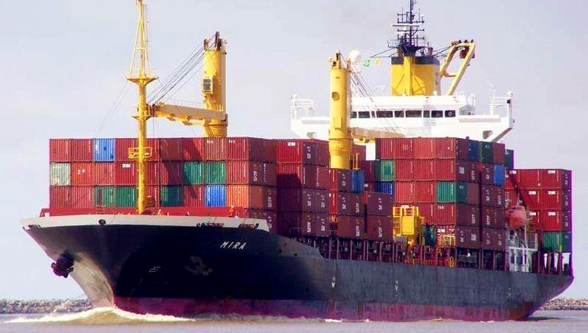 Kapal di Selat Malaka